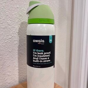BNWT- Owala Boo-Ya Water bottle